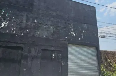 Alugo barracão 200m² frente 300m² construído escritório, por r$12.000,00