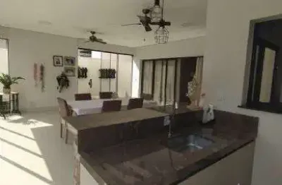 Casa em condomínio fechado com 4 quartos para alugar no Jardim Itália, Cuiabá 