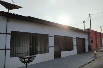 Vendo casa bem localizada com piscina  garagem coberta e edícula