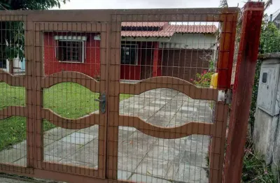 Casa alv 02 d e 02 bh, pátio, chur e garagem em tramandai-rs.