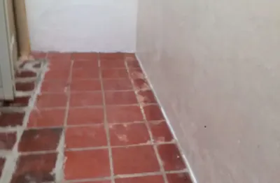 Apartamento 02 dormitórios , amplo, com pátio,e 02 bh térreo sem box.