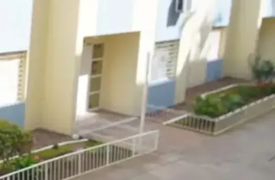 Apartamento 02 dormitórios , sala, cozinha , bh area de serviço.sem box pra carro,