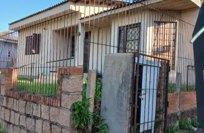 Casa 02 dormitorios ,02 bh na frente, ampla sala e demais peças  e outra moradia aos fundos, ckm + 03 peças em alvenaria e pátio.