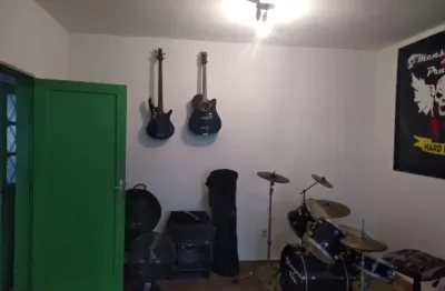 Loja térrea quase 24m2, quitada, bem localizada.  para investimento ou para trabalhar.