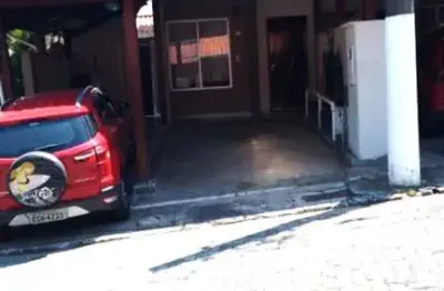 Linda Casa em Condomínio à Venda em Mogi das Cruzes-SP no Conjunto Residencial do Bosque: 2 Quartos, 1 Sala, 1 Banheiro, 2 Vagas, 94,07m².