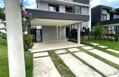 Casa no condomínio veredas em mogi das cruzes, com 3 suítes, salas, cozinha, área gourmet com churrasqueira e piscina.