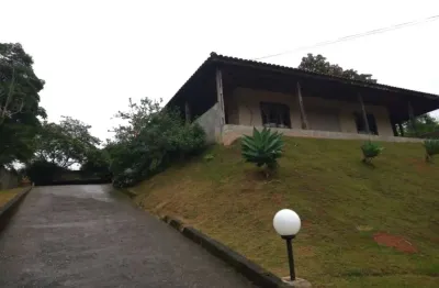Casa à venda em arujá-sp: 4 quartos, 4 suítes, 3 salas, 5 banheiros, 6 vagas e 250m² de área no jardim arujá. não perca essa oportunidade!