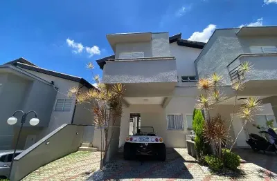 Venda de Casa em Condomínio na Vila Oliveira, Mogi das Cruzes-SP - 3 dormitórios, 1 suite, 2 vagas - 143m².