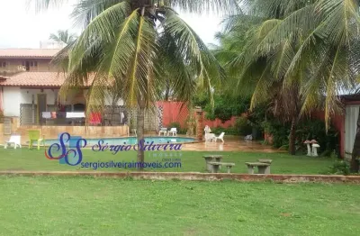 Ampla casa com 5 suítes, piscina e deck com churrasqueira no porto das dunas.