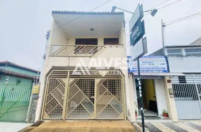 Casa com 3 quartos sendo 1 suíte  na região da av. maria quitéria