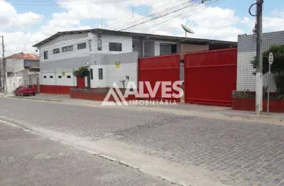 Galpão com 4.353 m2 de área total e 2.000 m2 de área construída