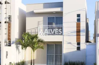 Casa com 3 quartos sendo 1 suíte com closet e área gourmet e energia solar
