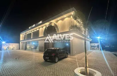 Prédio com lojas comerciais na região da av. fraga maia
