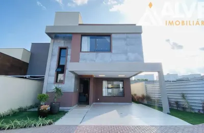 Casa com 3 quartos sendo 1 suíte master com closet em condomínio