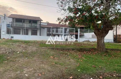 Casa de praia com 7 quartos sendo 4 suítes pé na área