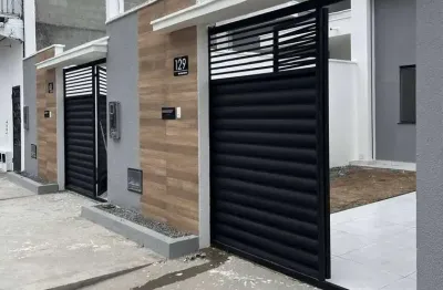 Casa com 2 quartos sendo 1 suíte  e area gourmet no bairro parque ipe