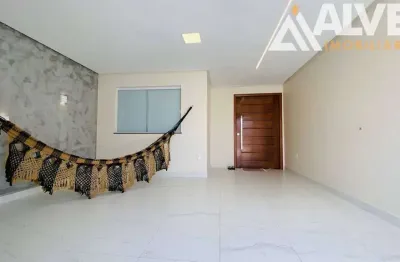 Casa com 2 quartos sendo 1 suíte com moveis planejados e energia solar