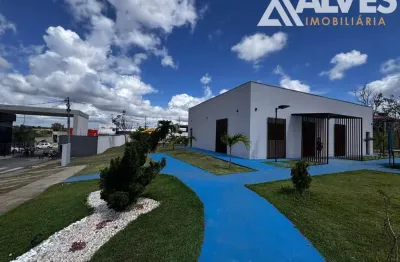 Casa de esquina reformada com 2 quartos em condomínio no bairro sim