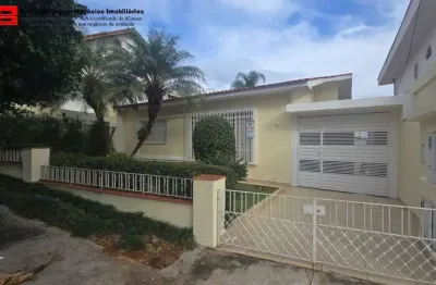 Casa térrea com 3 quartos, quintal e garagem, perto do metrô - Vila Sônia