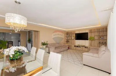 Casa térrea com 200m², 4 quartos, poucos minutos do centro de Curitiba