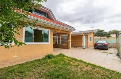 Casa à Venda no Sítio Cercado - Terreno de Esquina | 220m² Construídos