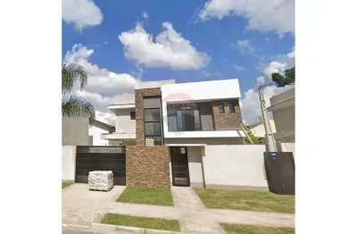Sobrado de alto padrão com 3 suítes e piscina no boqueirão
