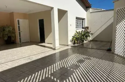Excelente casa no jardim planalto em salto-sp, com 350m2 de terreno, em um bairro tranquilo e estruturado!