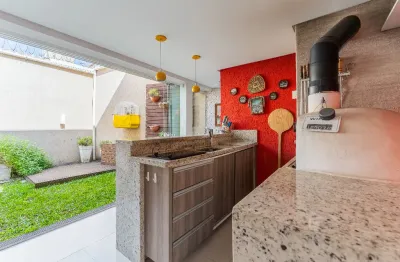 Tríplex com 4 quartos sendo 2 suítes, 3 vagas,  em condomínio  portão