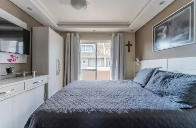 Sobrado com 4 quartos, sendo  2 suítes em condominio no portão