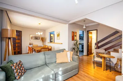 Sobrado ventilado, amplo com 3 quartos, suíte e 3 vagas no portão