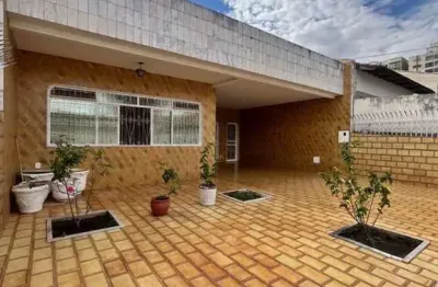 Casa com 4 quartos à venda na qsb 10, 1, taguatinga sul (taguatinga), brasília por r$ 690.000