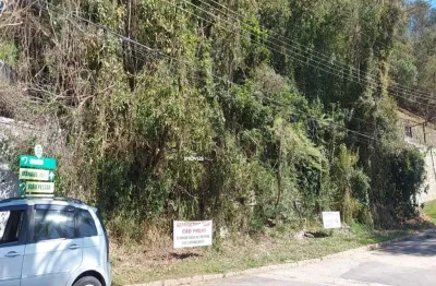 Belo terreno de 1.712,20 m² em condomínio fechado- alpes de caieiras lote em aclive, num ótima localização no condomínio. aprovação cetesb já em andamento.