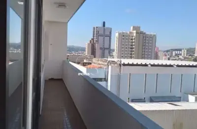 Amplo apartamento no centro da cidade, vista livre, varanda nos dormitórios e sala, 2 vagas, 4 dormitórios, dormitório para empregada com banheiro