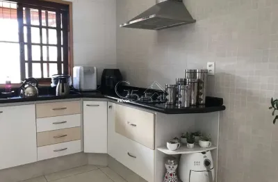 Casa à venda no bairro anhangabaú em jundiaí-sp: 2 quartos, 1 suíte, 2 salas, 4 banheiros, 2 vagas, 190m²!