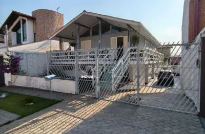 Aluguel de casa em condomínio de alto padrão em nova caieiras - 3 quartos, 2 salas, 2 banheiros, 5 vagas, 231m²
