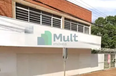 Imóvel Comercial Localizado em Av de grande movimento com 925m² de área construída e 400m² de terreno ao lado para estacionamento. - GA0130