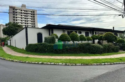Casa comercial com terreno de 1.705m² e 900m² aproximadamente de área útil localizado na zona sul.