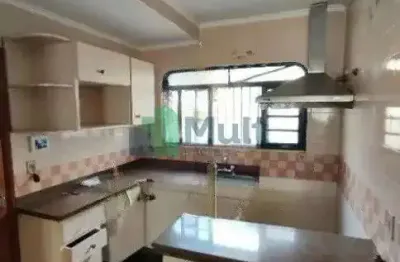 Excelente Sobrado Residencial/Comercial no Bairro Jardim América com 405m² de terreno e 315m² de área construída. - CA1581