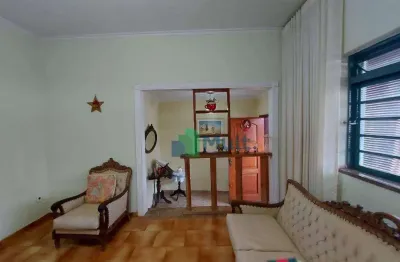 Casa térrea em excelente localização no bairro campos elísios.