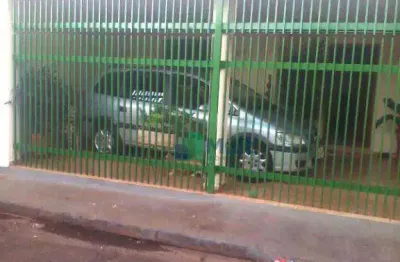 Casa localizada no bairro campos elísios,  3 dormitórios, sendo  1 suíte.