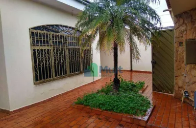 Casa térrea no bairro monte alegre com terreno de 319m² e 233m² de área construída, 3 quartos sendo 3 suítes.