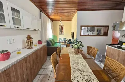 Casa Térrea localizada no Bairro Alexandre Balbo com 200m² de terreno e 110m² de área útil. - CA1661