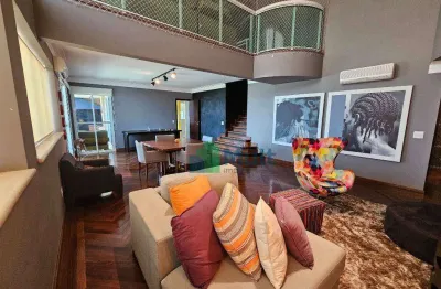Apartamento duplex mobiliado localizado na av joão fiusa com 240m² de área privativa.