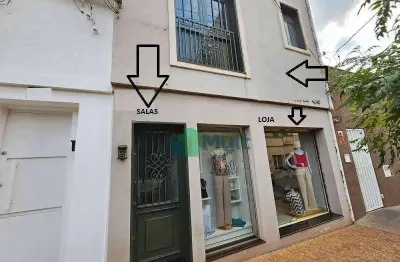 Sala comercial no andar superior em excelente localização no bairro boulevard/ centro com 50m² de área privativa.