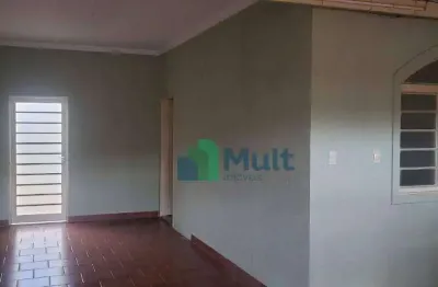 Casa térrea localizada no bairro ipiranga com terreno de 215,36m² e 176,25m² de área construída.