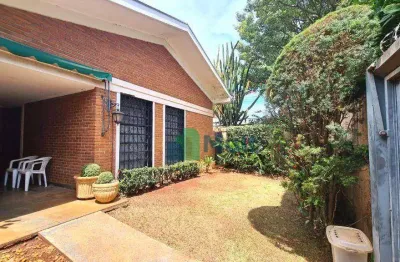 Casa térrea localizada no bairro alto da boa vista com terreno de 345m² e 208m² de área útil.