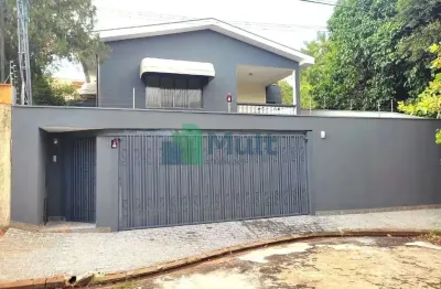 Sobrado em excelente localização no Bairro Ribeirânia, próximo UNAERP com terreno de 437,50m² e  287 m² de construção. - CA1726