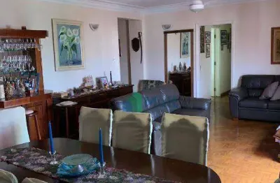 Apartamento em excelente localização no centro da cidade perto no shopping santa úrsula com 202,67m² de área privativa, 1 apartamento por andar.