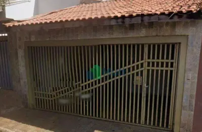 Casa térrea  localizada no  bairro jardim paulistano com terreno de 144m² e 112,81m² de área construída.