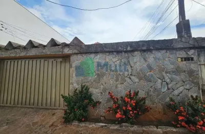 Casa térrea localizada no Bairro Campos Elísios com terreno de 484m² e 174,45m² de construção. - CA1777